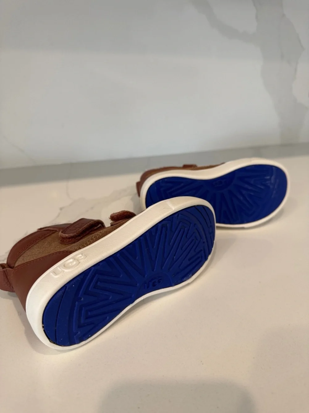 UGG Rennon II Little Kids Brown Leather & Suede Boots with White Sole - Picture 5 of 5